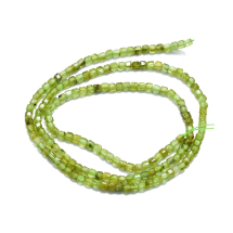 Koraliki Kamień Naturalny Perydot, Kostki Fasetowane, 2x2x2mm, 173szt/38cm/sznur (13WB32800)
