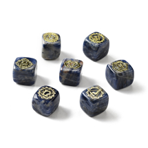 Naturalny Sodalit Zestaw 7 Symboli Czakr Kostki Trwały Wzór Rozmiar: 15.5-18x15-17x14.5-17mm bez otworu 1set (13WB28654)