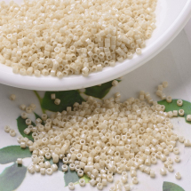 Koraliki Japońskie MIYUKI Delica DB0204 11/0, Antique Beige Ceylon, 5g~1000szt (13WB27720)