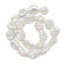 Koraliki Shell Pearl Polerowany Samorodek, Biały Dymny, 9-28x8-27x7-20mm, 17szt/38cm/sznur (13WB20827)