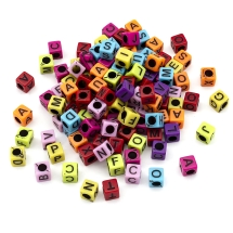 Koraliki Akrylowe Kostki, Litery, Kolor: Mix, 6x6x6mm, otwór: 3mm, okolo 145szt / 25g (13WB24889)