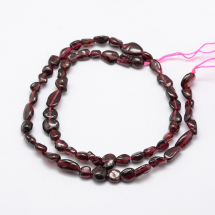 Koraliki Naturalny Granat, Samorodek, 6-8x4-6mm, Otwór: 1mm, około 37szt/37cm/nić (13WB26743)