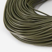 Sznurek Jubilerski Wołowa Skóra Naturalna, Okrągły, Barwiony, Kolor: Ciemny oliwkowy, 2mm, 5m (13WB18538)